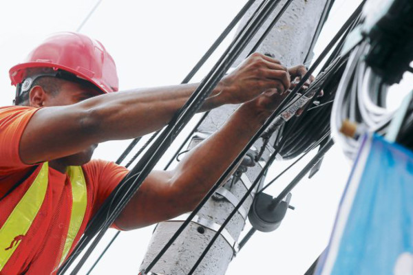 Marañas de cables permanecen intactas en Tegucigalpa