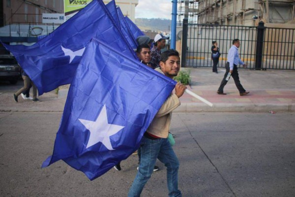 Impactantes imágenes de las marchas del Partido Nacional y Oposición
