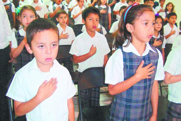 Se definirá currículo educativo de bilingües