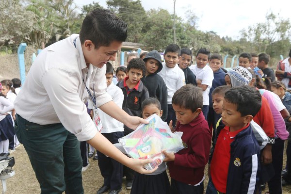 La Maratón del Saber lleva alegría a escolares de aldea Monte Redondo