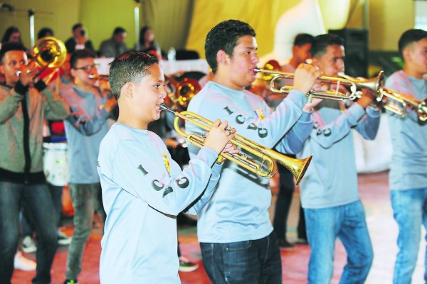 Derroche de gala, energía y talento en el 140 aniversario centralista