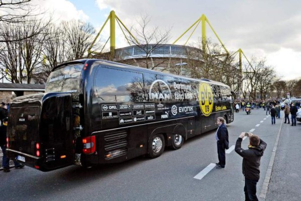 Atentado: Tres explosión sobre el autobús del Borussia Dortmund: un herido