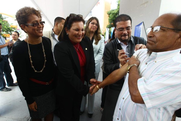 Honduras: Equipadas unidades para vacunar a 129 mil capitalinos