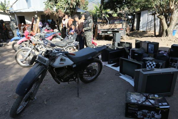 Honduras: En una ferretería hallan arsenal y artículos robados