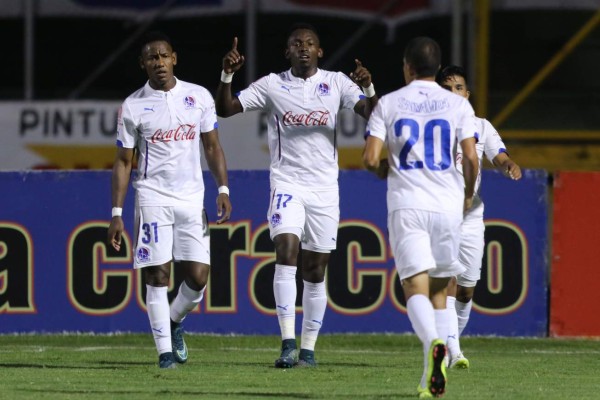 Olimpia goleó 6-0 al Victoria con triplete de Alberth Elis