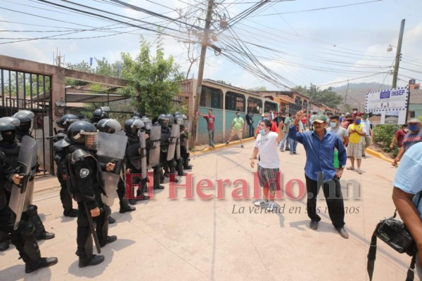 Disturbios en La Era: vecinos se oponen a entierros por miedo al Covid-19 (FOTOS)