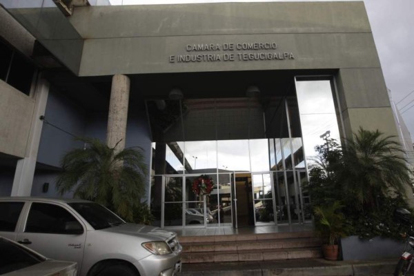 Autoridades de la ENEE explican a los empresarios el ajuste a la tarifa eléctrica