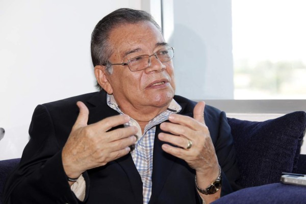 De locutor y reportero a funcionario con gran influencia