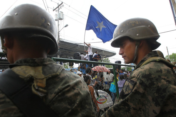 Partido Nacional marcha para exigir inscripción