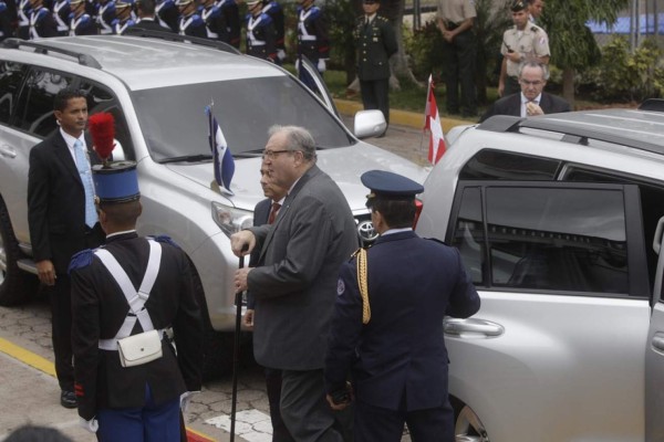 Presidente Hernández recibe condecoración de la Orden de Malta