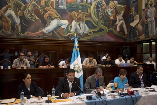 Tres jueces detenidos por supuesta corrupción