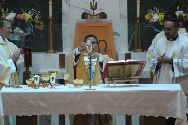 Extrovertido y alegre: Así es el padre que bailó en apoyo a militar despedido