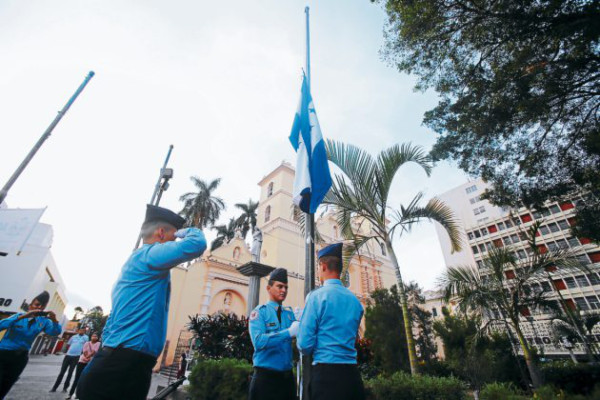 Día de la Bandera marca inicio de fiestas patrias
