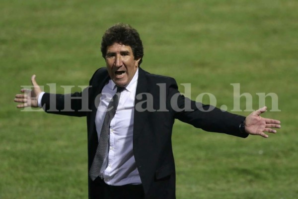 Héctor Vargas: Tengo contrato hasta diciembre pero si la directiva decide lo contrario...