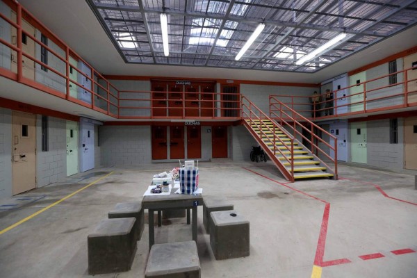 Honduras: El día a día de los reos en la cárcel de máxima seguridad de Santa Bárbara