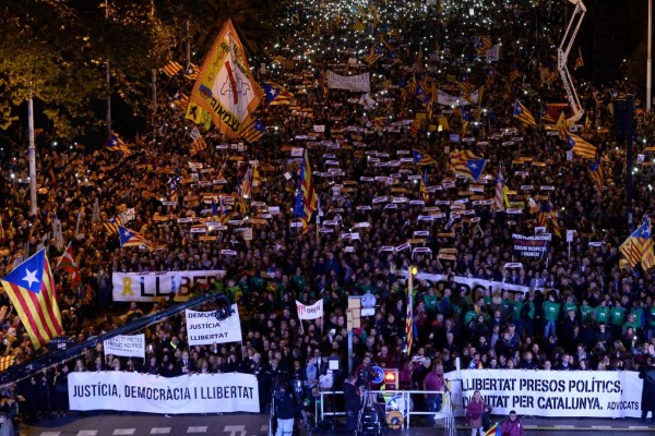 Unos 750,000 manifestantes piden en Barcelona liberación de independentistas