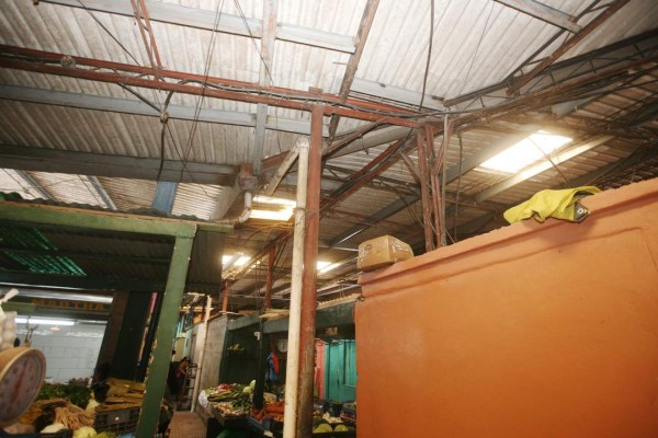 Mercados urgen de mejoras en el sistema eléctrico, techos y pisos