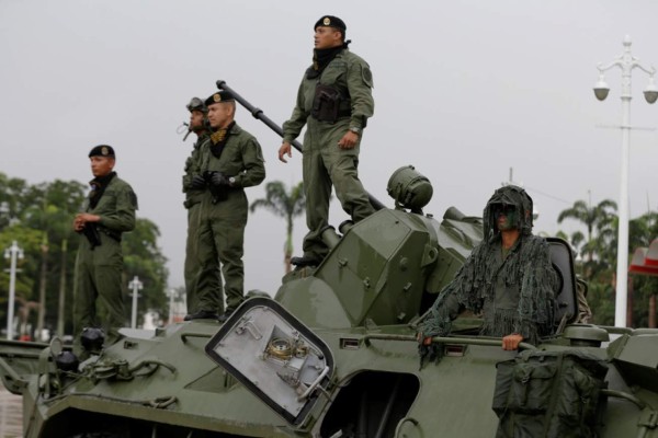 Chavistas desafían a Estados Unidos con ejercicios militares 