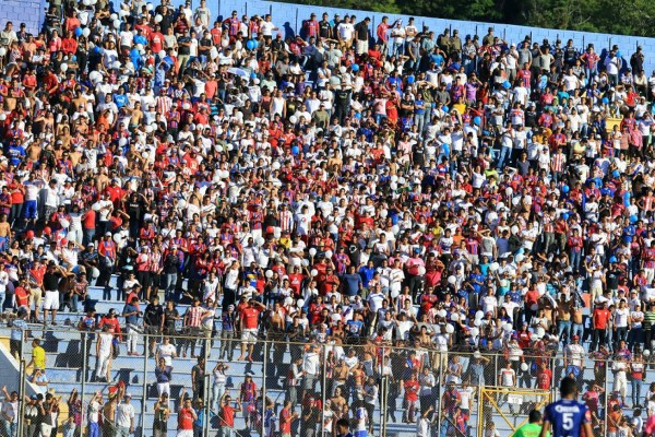 Fuad dice que la afición de Olimpia va en decandencia... ¿vos qué opinás?