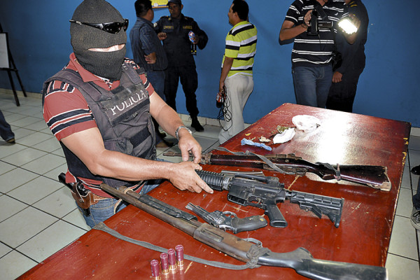 Capturan a tres hombres con armas en el sur