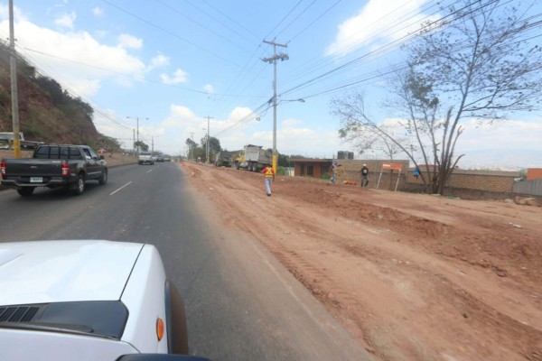 Avanza construcción de tercer carril en las inmediaciones del Hato