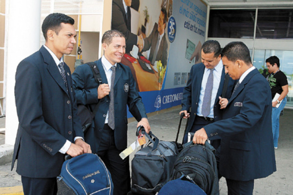 Árbitros hondureños en pie de guerra