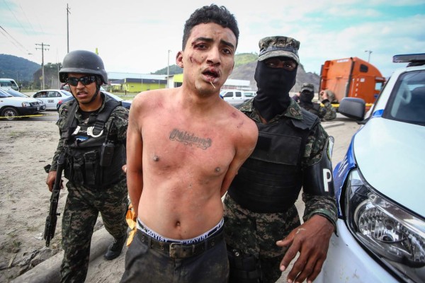 SPS: Muere segunda víctima de balacera en cuartería; cuatro detenidos en tenaz persecución