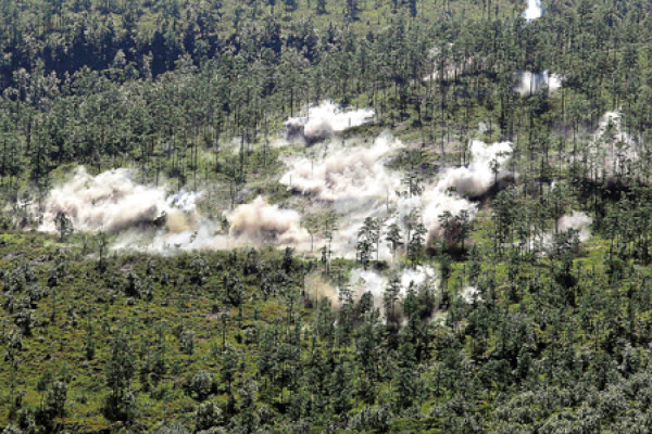 FF AA muestran sus destrezas y poder destructivo