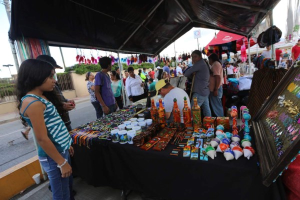 Con gran carnaval, Tegucigalpa conmemora su 436 aniversario