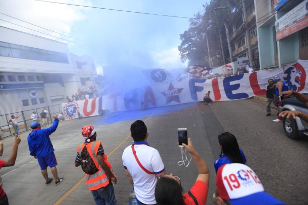 Las imágenes que no viste en el clásico entre Olimpia y Motagua en la final del Apertura en Honduras