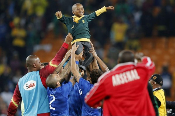 Niño sudafricano es estrella gracias a Neymar
