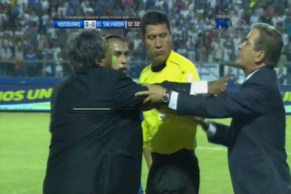 Selección de Honduras venció a El Salvador con lo mínimo y revive en la eliminatoria