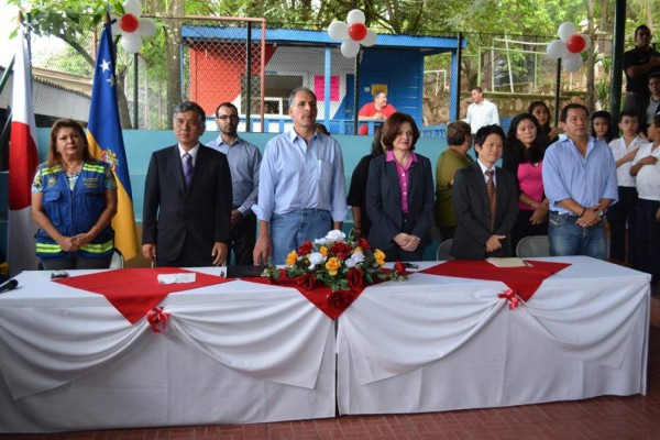 Japón entrega donación para escuela de la capital de Honduras