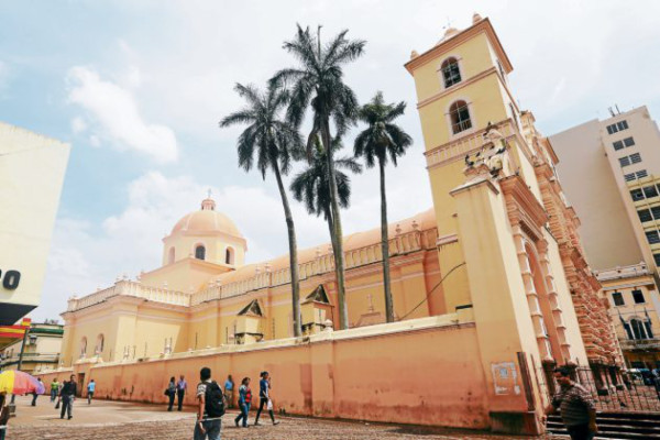 Retrasado pintado exterior de la Catedral