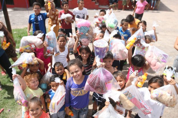 Arrancamos las sonrisas inocentes de los infantes de Altos de Loarque