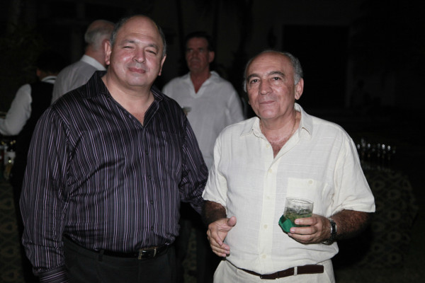 Mucha dicha a los novios