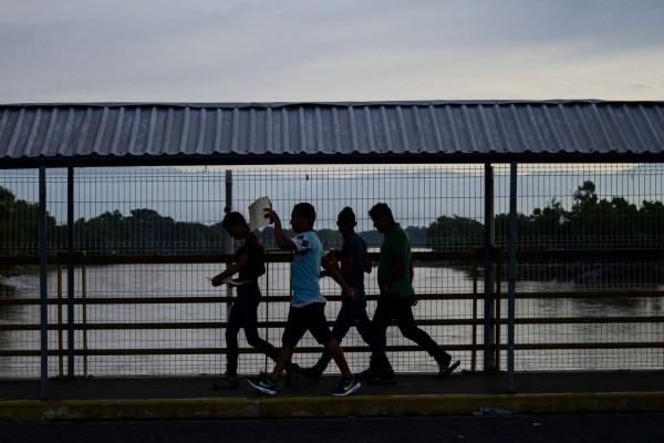 FOTOS: Así es la dura travesía de los migrantes en la frontera entre México y Guatemala