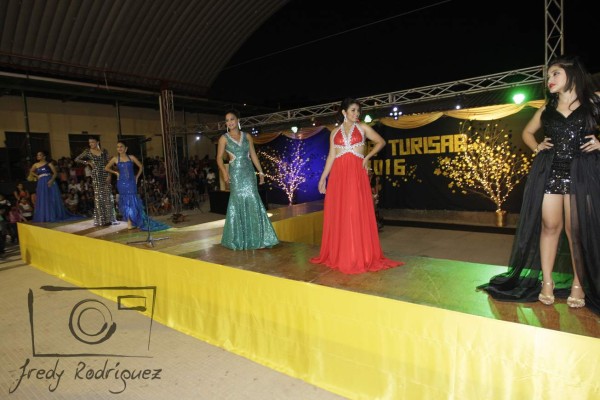 Sabanagrande presume sus bellas mujeres en feria tradicional