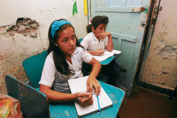 Gestionan fondos para trasladar centro educativo de barrio El Reparto