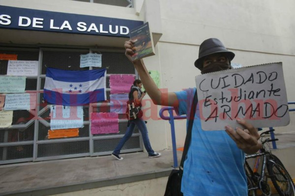 Encapuchados se vuelven a tomar edificios de la Universidad Nacional Autónoma de Honduras