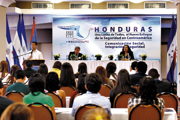 Prensa debe ampliar contribución para mejorar seguridad en la región