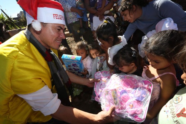 Llevemos alegría a niños en Navidad