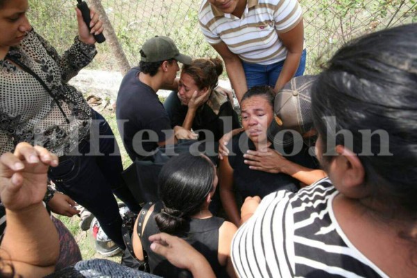 Tegucigalpa: Entre pánico sepultan a cinco de las siete víctimas de masacre de la Villanueva