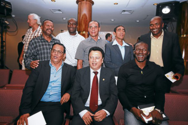 Olimpia rinde homenaje a jugadores históricos