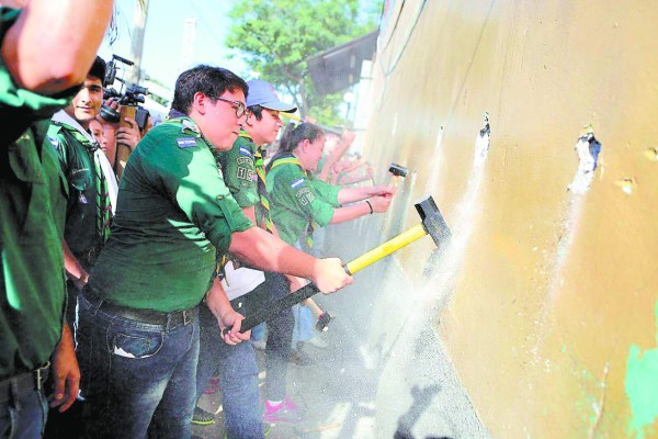 Comienzan a demoler el horror para construir esperanza y bienestar