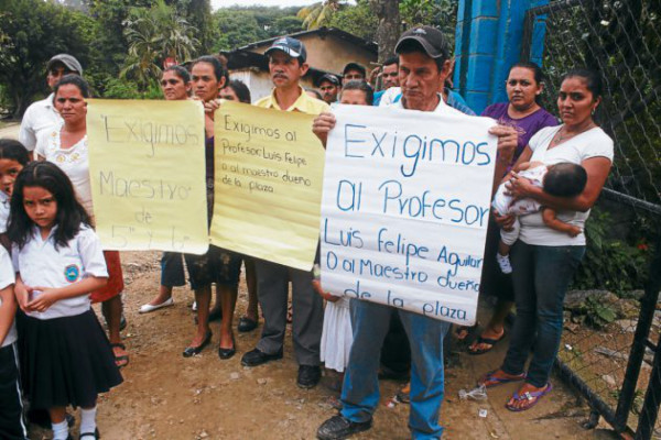 Confrontados padres y docentes en El Paraíso