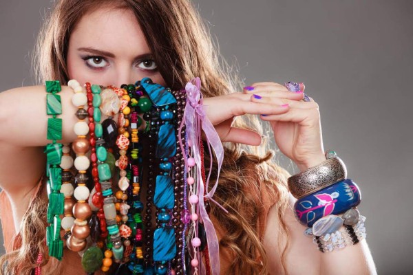 Aprenda a elegir el collar de acuerdo al tipo de escote