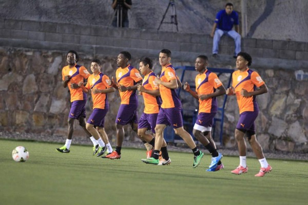 Se afina en el pasto sintético