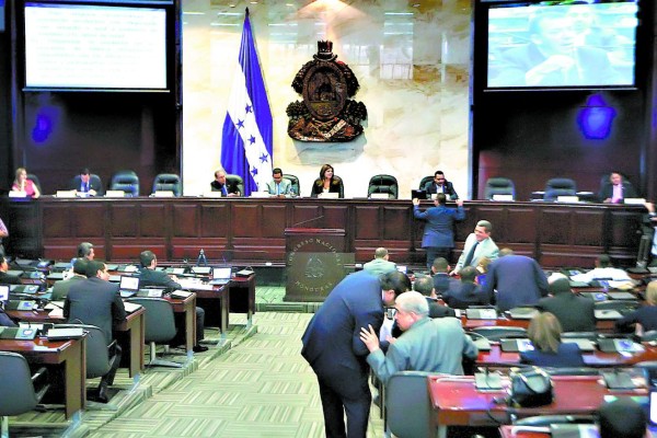 Aprueban ley que regula venta de agroquímicos