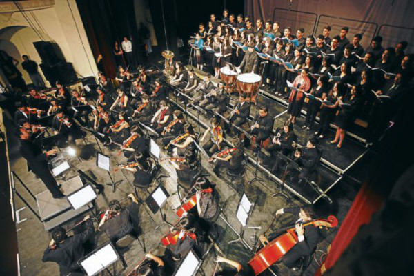 Sonidos orquestales en honor a las víctimas